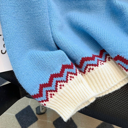 Stickad tröja med nordiskt mönster